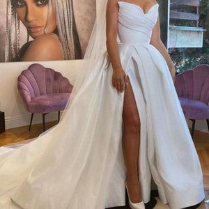 STUNNING HEBEOS WEDDING GOWN